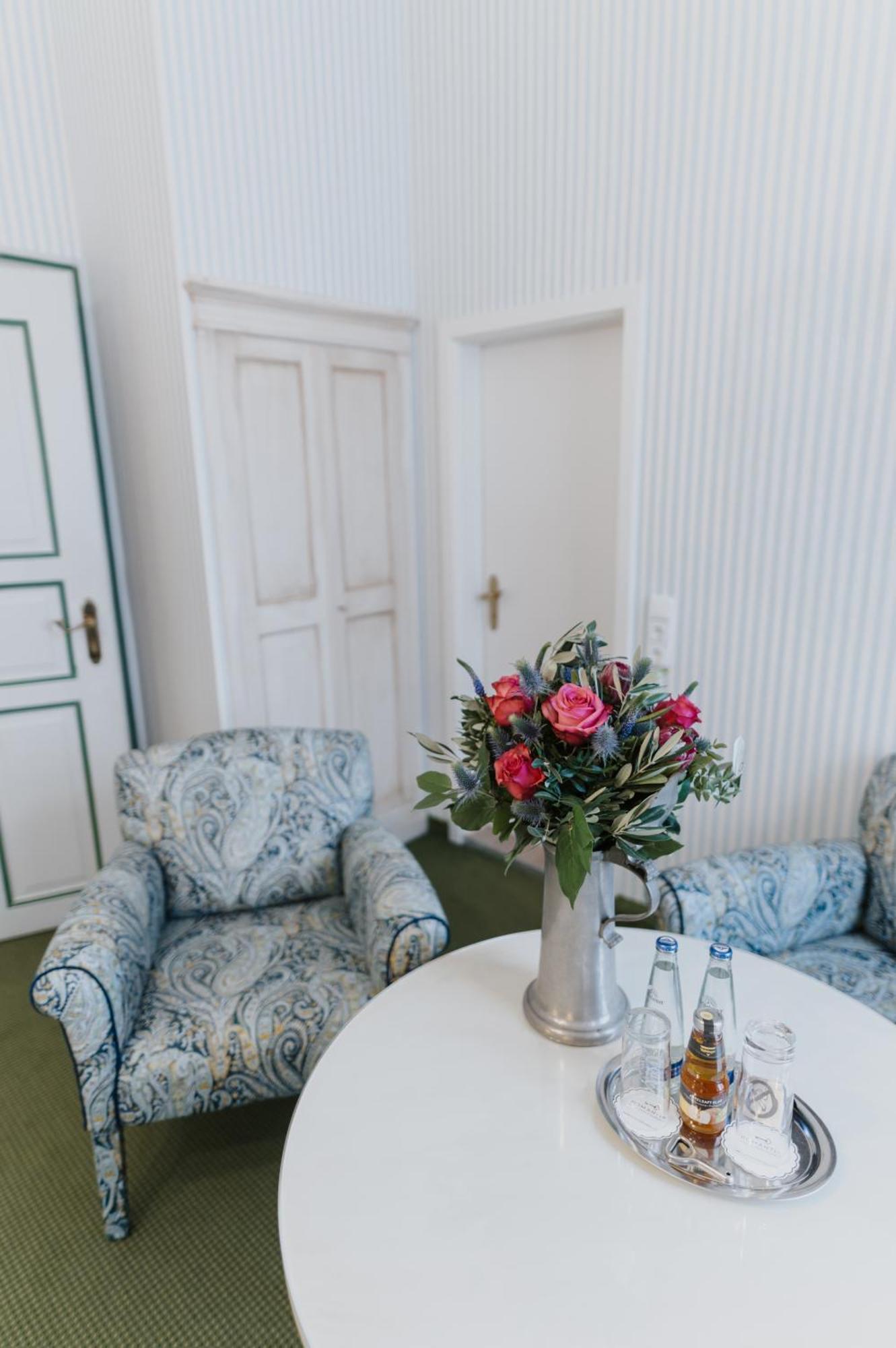 פירסטנפלדברוק Romantik Hotel Zur Post מראה חיצוני תמונה