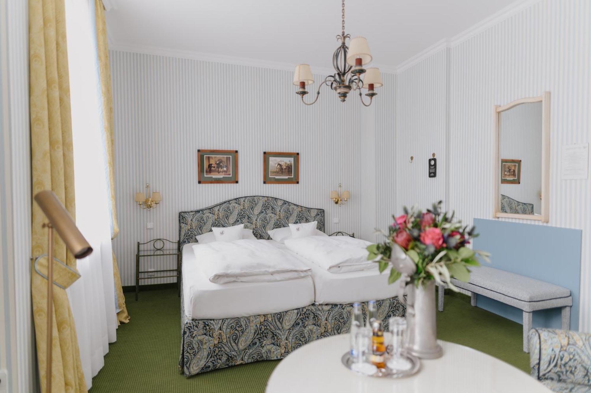 פירסטנפלדברוק Romantik Hotel Zur Post מראה חיצוני תמונה