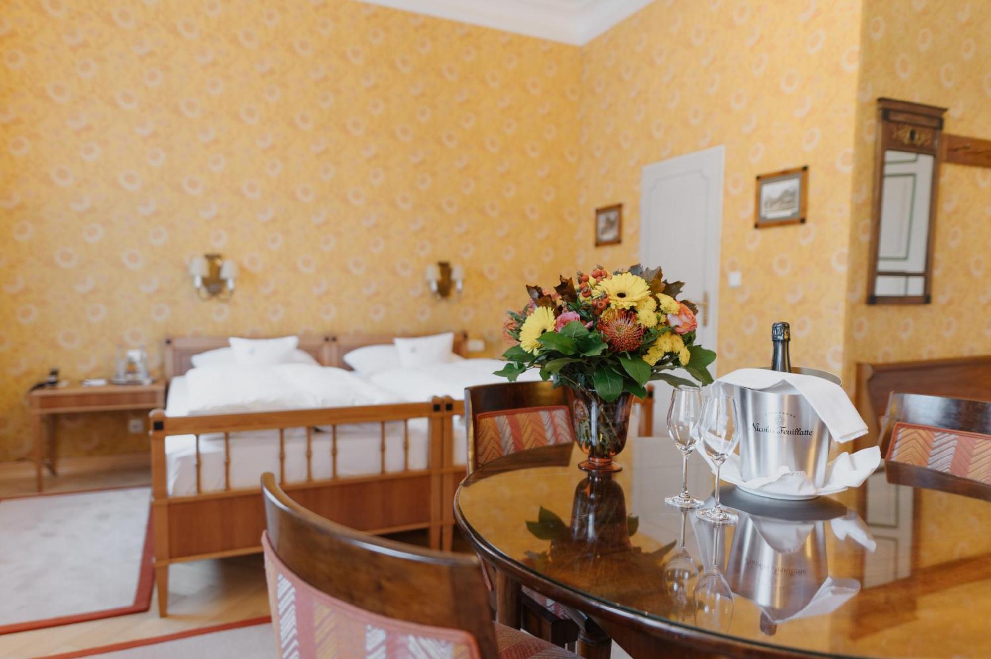 פירסטנפלדברוק Romantik Hotel Zur Post מראה חיצוני תמונה