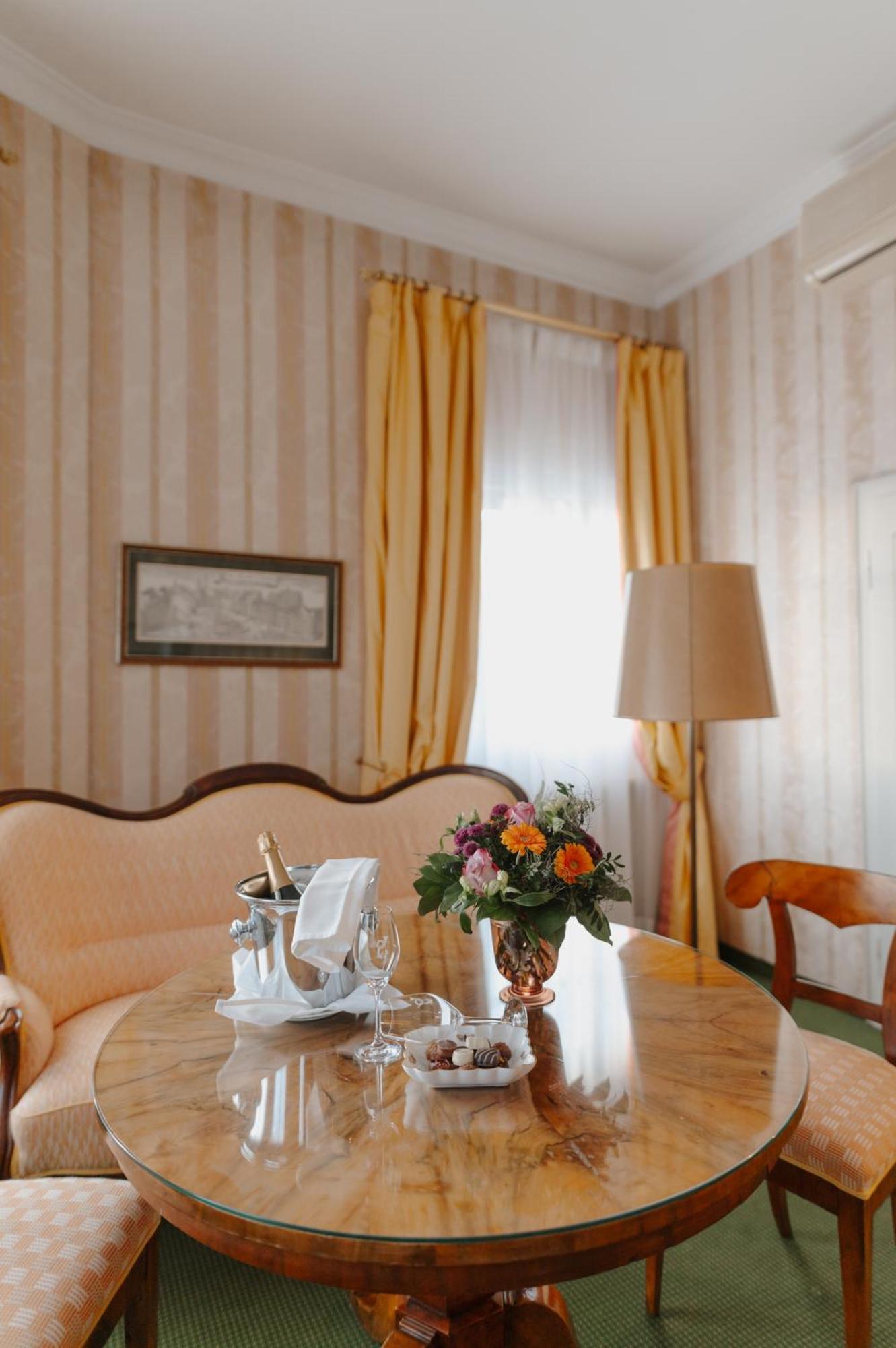 פירסטנפלדברוק Romantik Hotel Zur Post מראה חיצוני תמונה