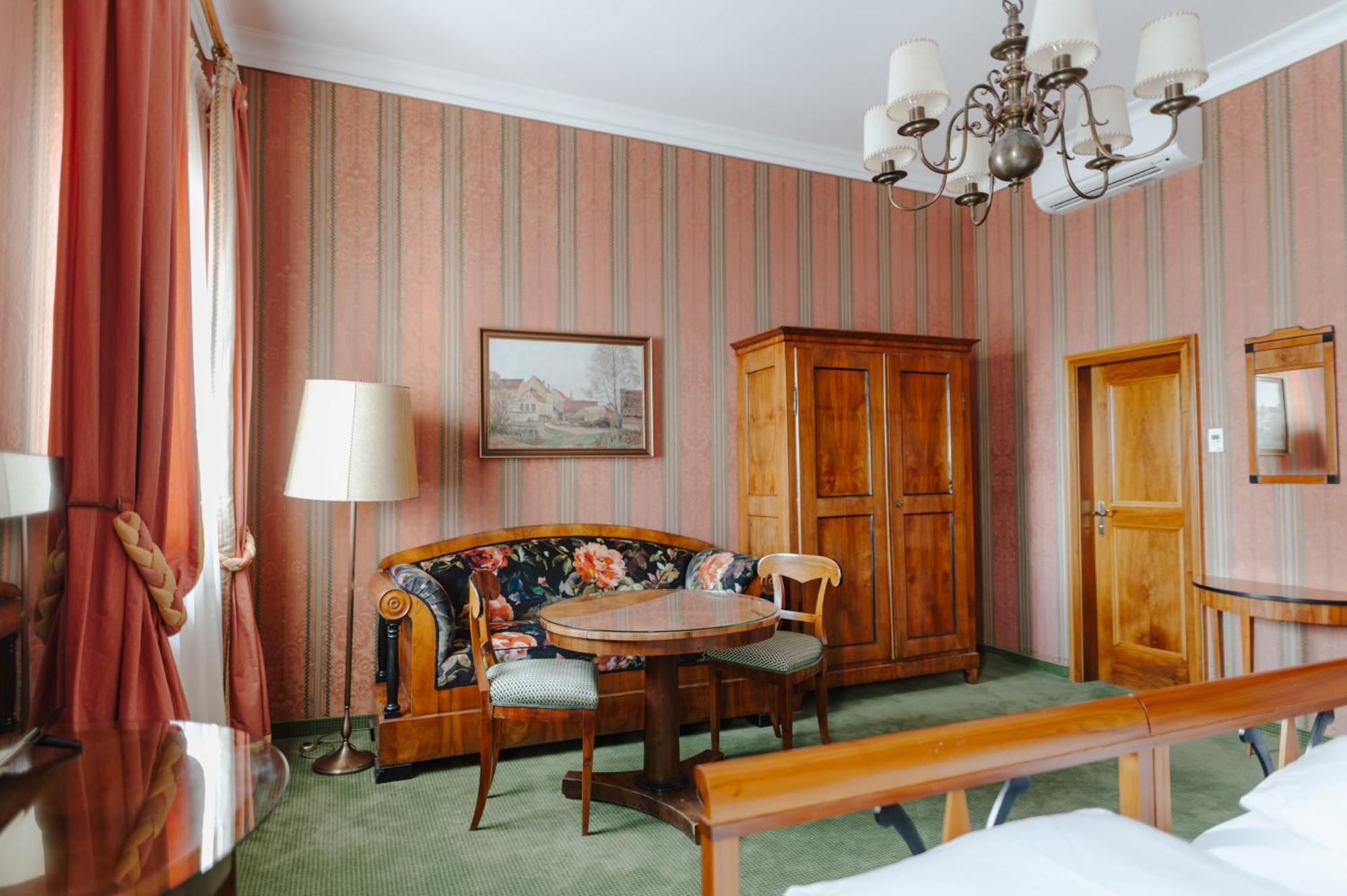 פירסטנפלדברוק Romantik Hotel Zur Post מראה חיצוני תמונה