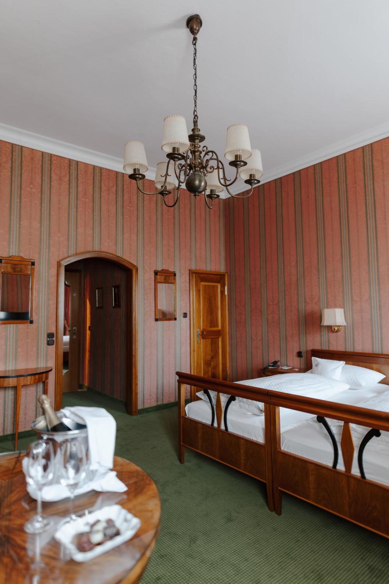 פירסטנפלדברוק Romantik Hotel Zur Post מראה חיצוני תמונה