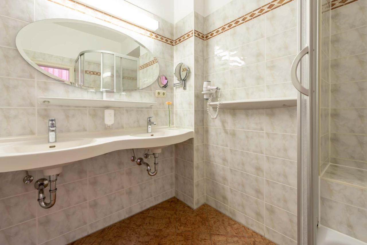 פירסטנפלדברוק Romantik Hotel Zur Post מראה חיצוני תמונה